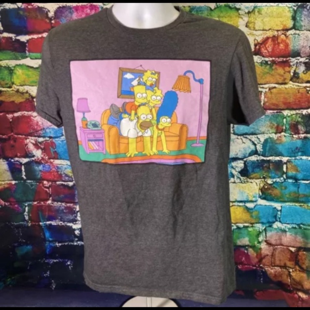 The Simpsons Family On Couch Graphic T-shirt Adult Size Small